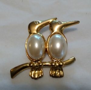 Twin birds with with pearl brooch